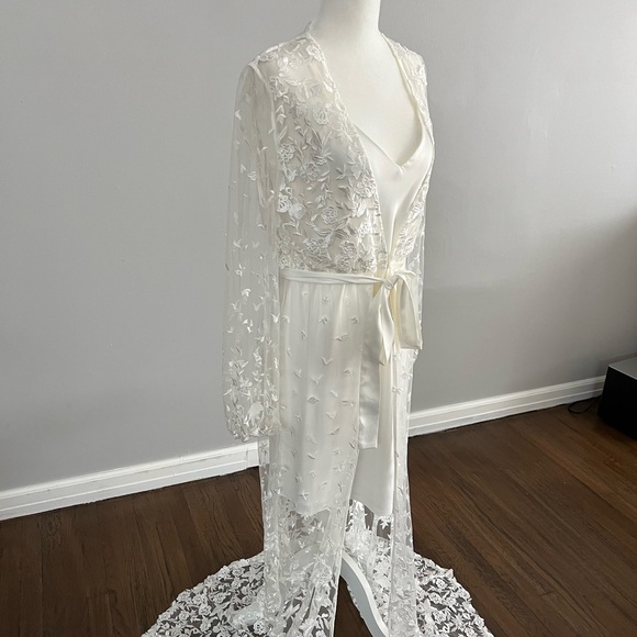 Le Rose - Adele Lace Maxi Bridal Robe - Includes Slip - Picture 1 of 12